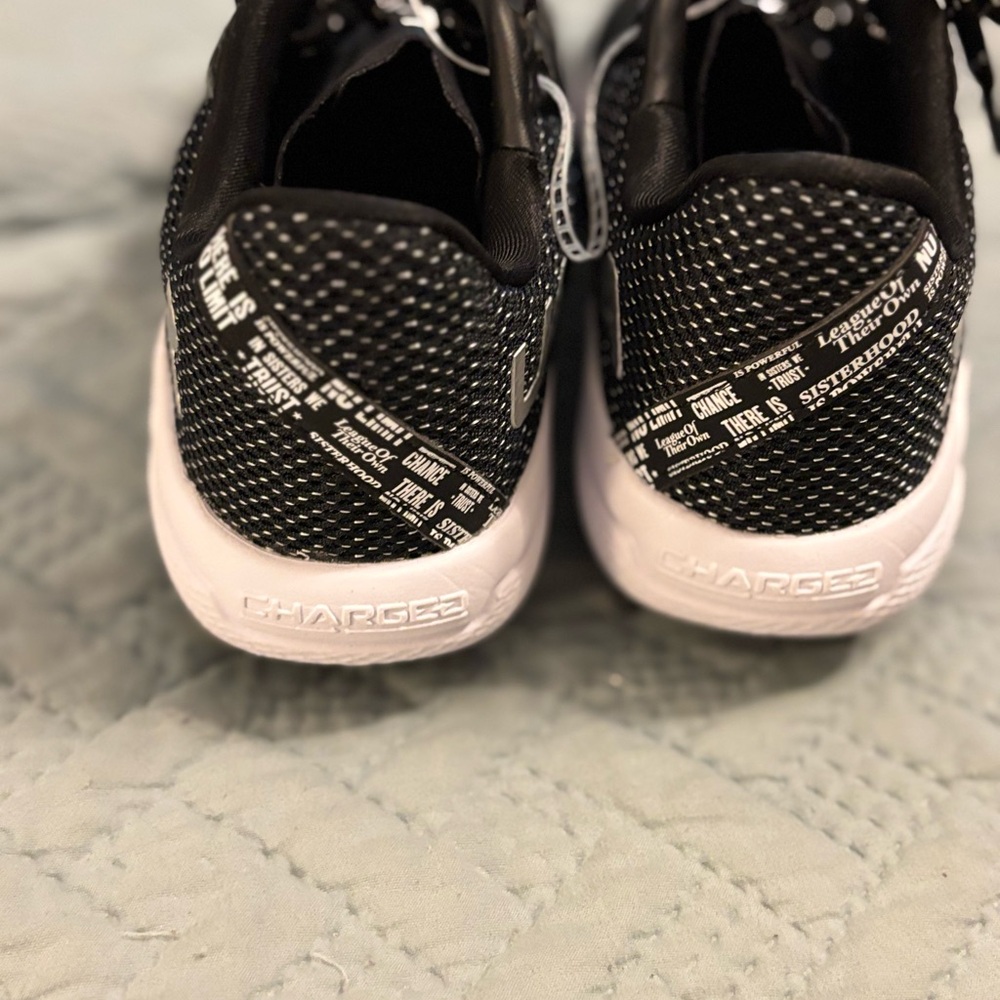 Under Armour Women's Glyde 2.0 Mt Softball Shoe - Picture 5 of 9
